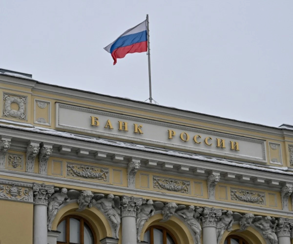 Russians Yank Billions From Banks Amid Kremlin Seizure Fears